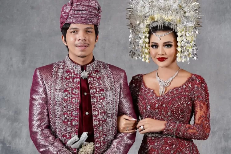 Pernikahan Atta Halilintar dan Aurel Hermansyah menggunakan adat Minangkabau (Instagram/@aurelie.hermansyah)