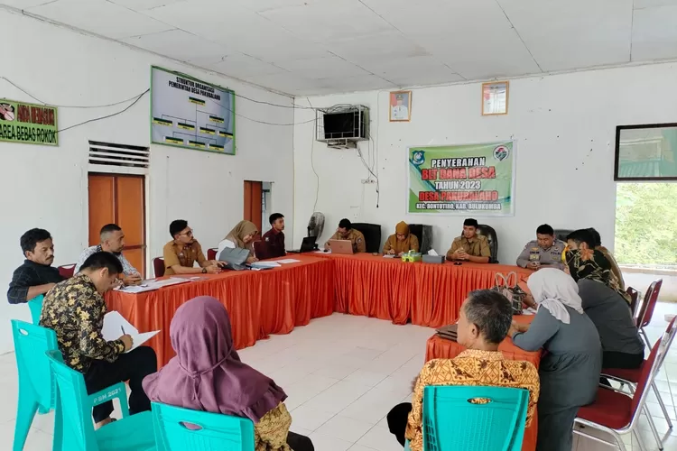 Tim Verval Bulukumba melakukan pengecekan penerima iuran BPJS Kesehatan.