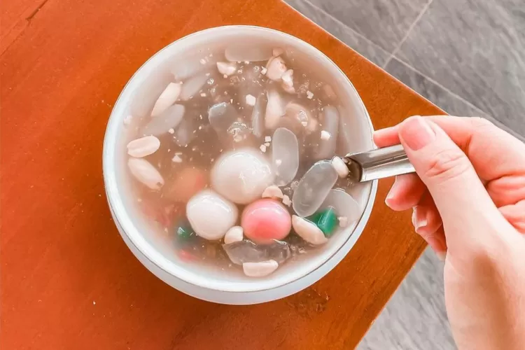 Wedang Ronde - 8 Tempat Wedangan di Semarang yang Terkenal Enak, Bisa Nongkrong Sambil Menikmati Minuman Rempah yang Hangat (IG @rondejago)