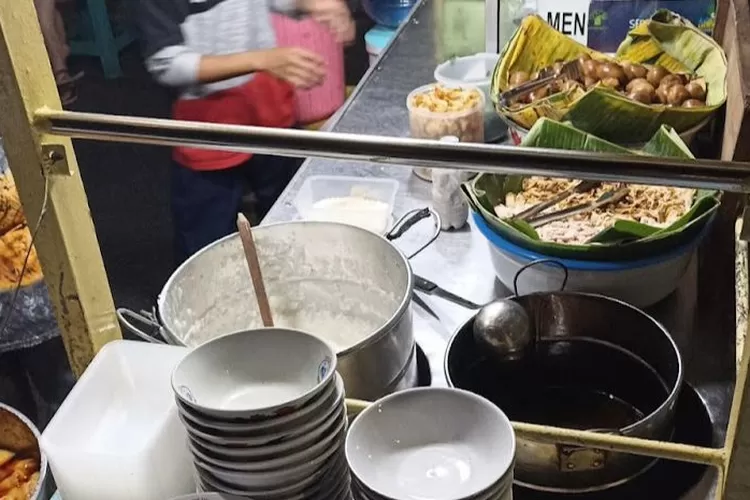 Kuliner malam di Semarang yang wajib dicoba. (Foto: Akun Google Martin John)