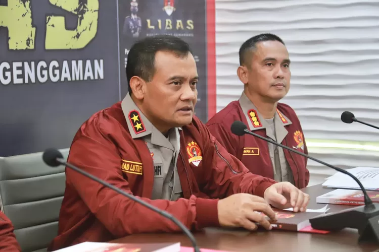 Kapolda Jateng Irjen Pol Ahmad Luthfi dan Kapolrestabes Semarang Kombes Irwan Anwar saat presentasi aplikasi Libas.  (Polrestabes Semarang)