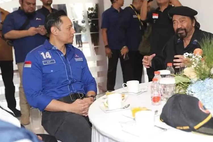 Foto Surya Paloh dan Ketum Demokrat Agus Harimurti Yudhoyono (Febri Daniel Manalu)