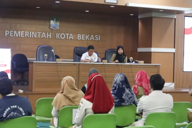 Pj Sekda Kota Bekasi Junaedi membuka  uji publik tahap II untuk penyusunan Kajian Lingkungan Hidup Strategis (KLHS) Rencana Pembangunan Jangka Panjang Daerah (RPJPD) Kota Bekasi (Pemkot Bekasi)