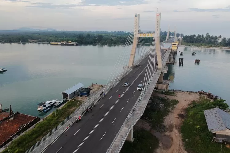 (Ilustrasi) Jembatan Emas yang menghubungkan daerah pinggiran pantai Kota Pangkalpinang (Ketapang) dan Air Anyir Kabupaten Bangka