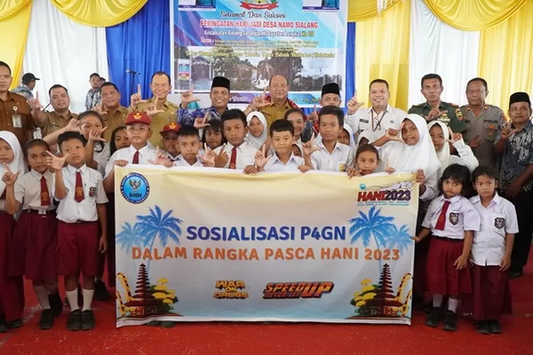  Momen menyantuni anak yatim dihadiri Plt Bupati Langkat salah satu kegiatan Hari Jadi ke 131 Desa Namo Sialang (Realitasonline.id/AA)