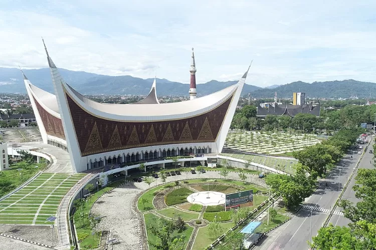 Sumatera Barat Sabet 3 Penghargaan di World Halal Tourism Award, Jadi Salah 1 Destinasi Wisata Ramah Muslim (id.wikipedia.org)