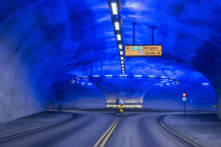 L&aelig;rdal Tunnel, Terowongan Menembus Gunung Terpanjang di Dunia.  (Geo Tech)