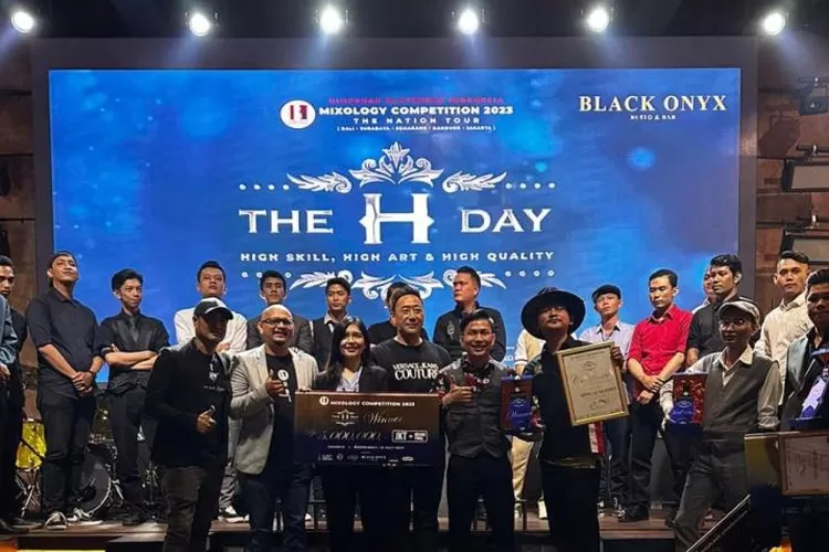 Para bartender tampil antusias dan kompetitif pada The H Day Mixology Competition 2023 Seri V di Black Onix, Pulau Mas, Jakarta, Rabu (19/7/2023) (Ist)