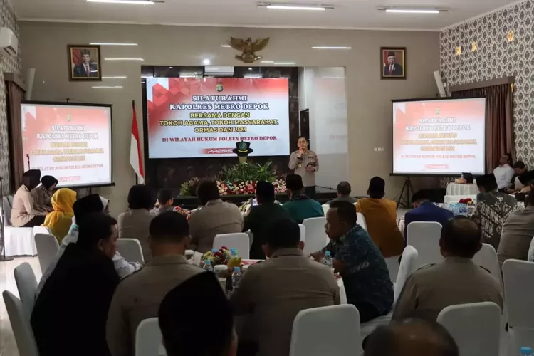 Kapolres Metro Depok, Kombes Pol Ahmad Fuady, saat menghadiri acara silaturahmi antara Forkopimda dengan beberapa perwakilan elemen ataupun komponen masyarakat di Aula Atmani Adhi Wedana, Polres Metro Depok, 