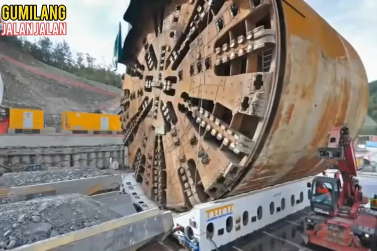 Proyek Terowongan Jalan Tol Trans Sumatera  (Youtube gumilang jalan jalan)