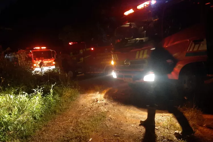 Mobil pemadam kebakaran Bogor saat tiba di lokasi kejadian