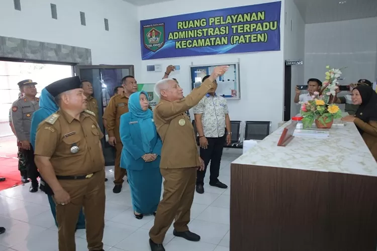 Bupati Asahan saat meresmikan Kantor camata baru  (Realirasonline.id/HS)