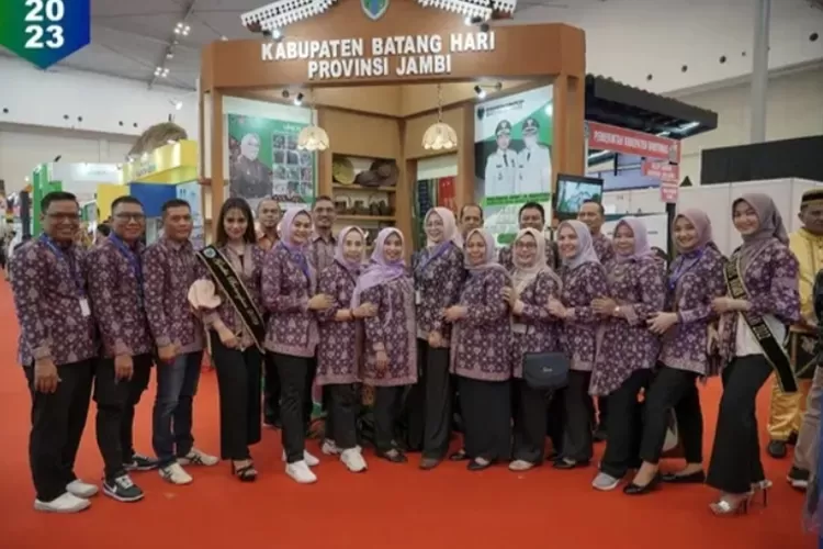 Promosikan Produk Kerajinan Tangan Dekranasda Batang Hari Ikut Pameran AOE 2023 di Tangerang&nbsp; (Diskominfo Batang Hari)