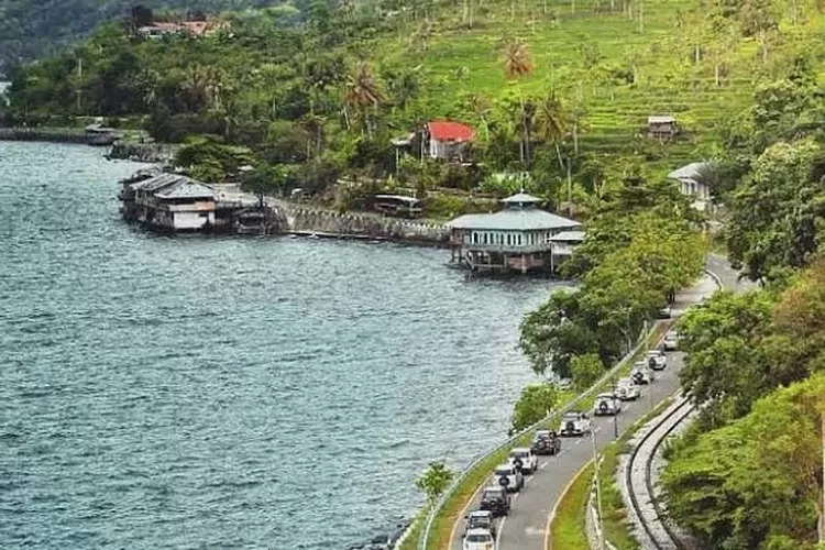 Potret Danau Singkarak (rentalmobilpadang.co.id)