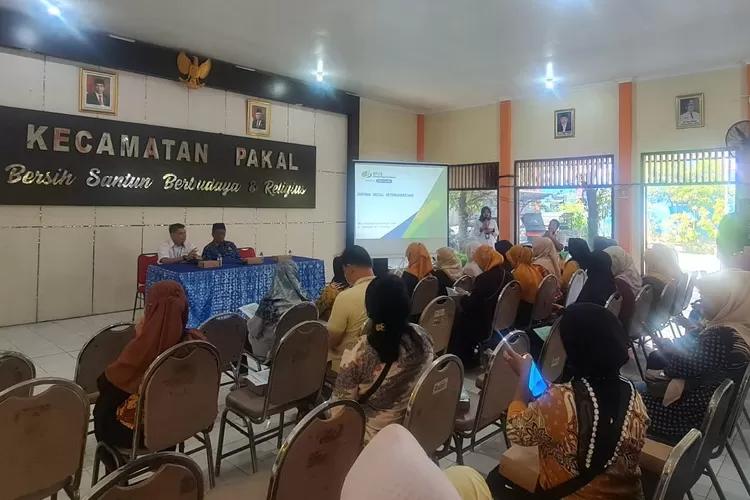Suasana saat sosialisasi manfaat program BPJS Ketenagakerjaan di Kantor Kecamatan Pakal