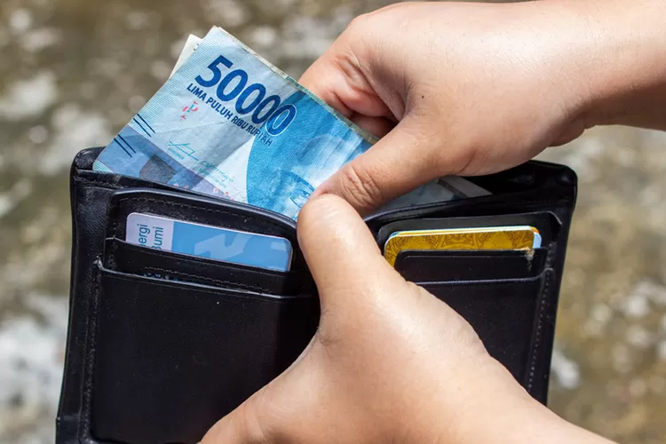 Bansos yang diperkirakan cair pada Agustus. Apakah termasuk PKH tahap 3? (Pexels.com/Ahsanjaya)