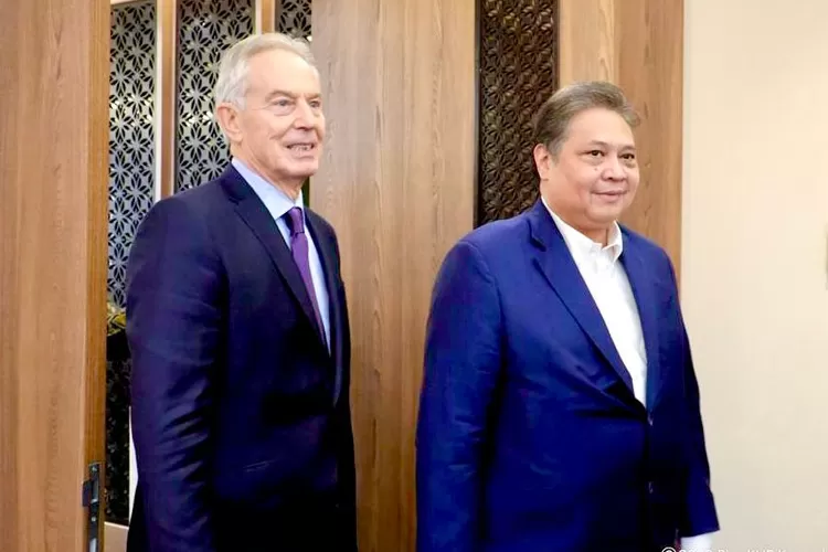 Menteri Koordinator Bidang Perekonomian Airlangga Hartarto bertemu mantan Perdana Menteri Inggris Tony Blair (ekon.go.id)