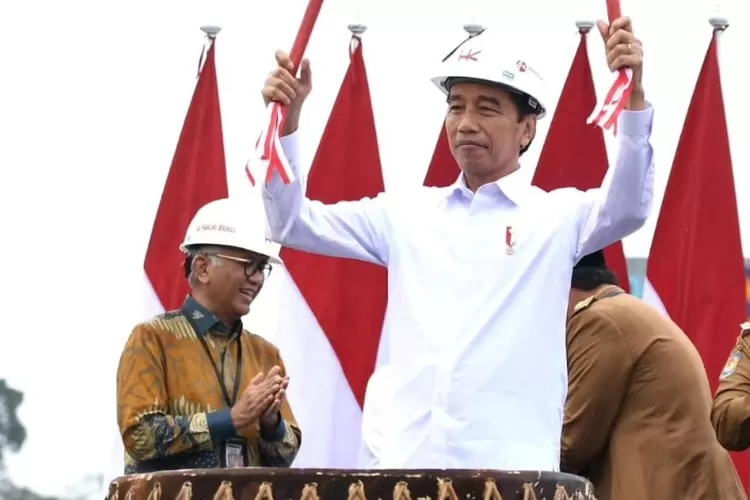 Presiden Jokowi meresmikan proyek tol