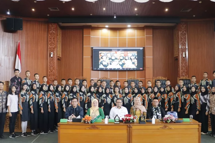 Audiensi Calon Pengibar Bendera Pusaka (Capaska) Kota Depok di Gedung DPRD Kota Depok, Kamis (20/7). (BAKESBANGPOL FOR RADAR DEPOK)