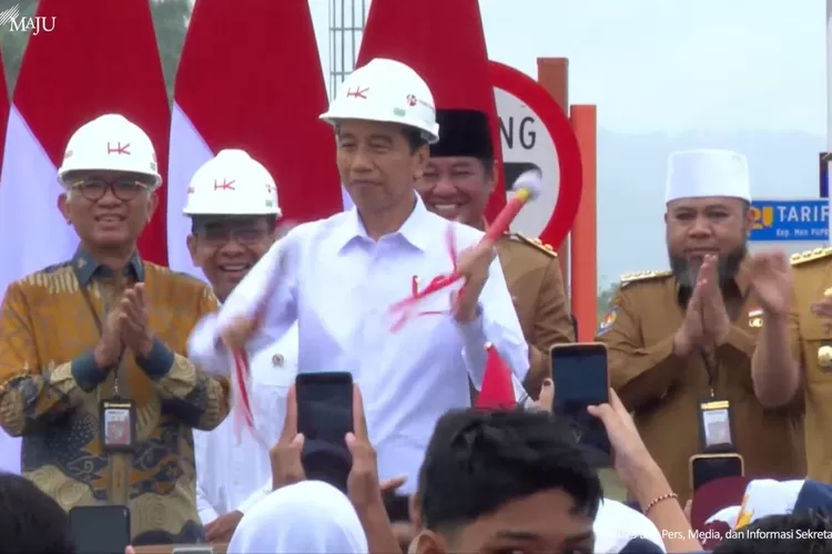 Inilah Harapan Jokowi untuk Proyek pembangunan Jalan tol Trans &ndash; Sumatera: Untuk Perekonomian Masyarakat.../Youtube