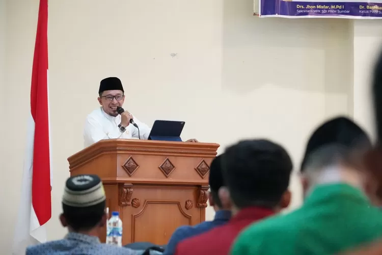 Bupati Tanah Datar Eka Putra sampaikan sambutan  pada pembukaan Baitul Arqam Terpadu Kader Muhammadiyah. (Prokopim)