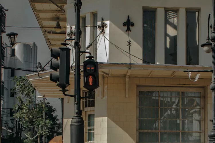 Jalan Braga Bandung bisa jadi tempat wisata murah meriah (Unsplash/Bagus Wihardana)