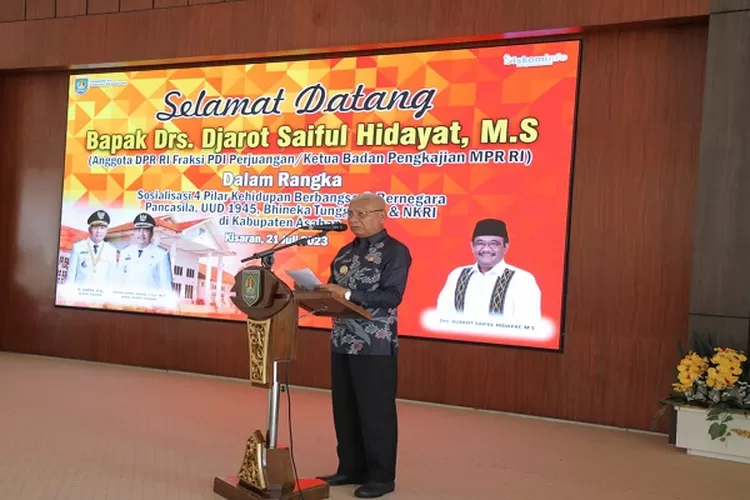 Bupati Asahan Surya saat kegiatan sosialisasi 4 pilar kehidupan berbangsa dan bernegara  (Realitasonline.id/HS)