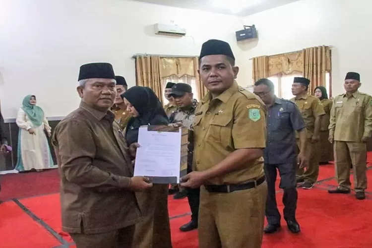 drg H Ahmad Zarnawi Pasaribu lantik Direktur RSUD Sibuhuan bersama 26 pejabat lainnya (Realitasonline.id/SS)