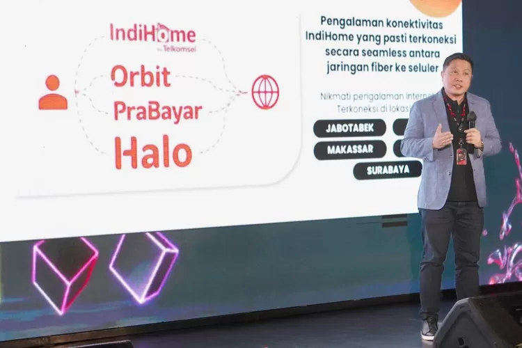 Telkomsel One_3:&nbsp;Direktur Sales Telkomsel Adiwinahyu B. Sigit menjelaskan ragam inovasi produk IndiHome dan Telkomsel One serta versi terbaru Aplikasi MyTelkomsel. (dok Telkomsel.)