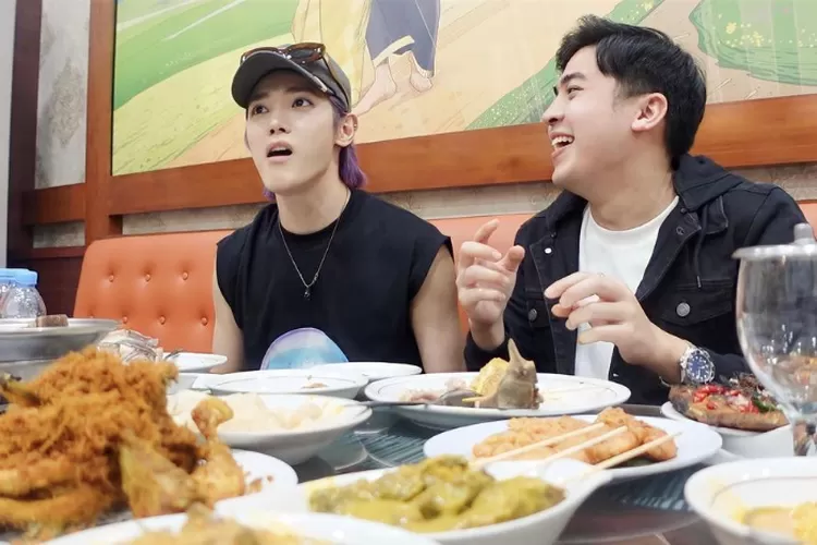 Taeyong NCT Coba Makanan Padang Bareng Jerome Polin! Enggak Nyangka Suka Menu Ini, Loh Kok Bukan Rendang? (Instagram @jeromepolin)