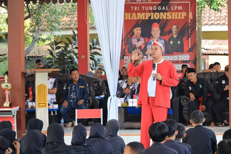 Plt Wali Kota Bekasi Tri Adhianto buka kejuaraan pencak silat. (Pemkot Bekasi)