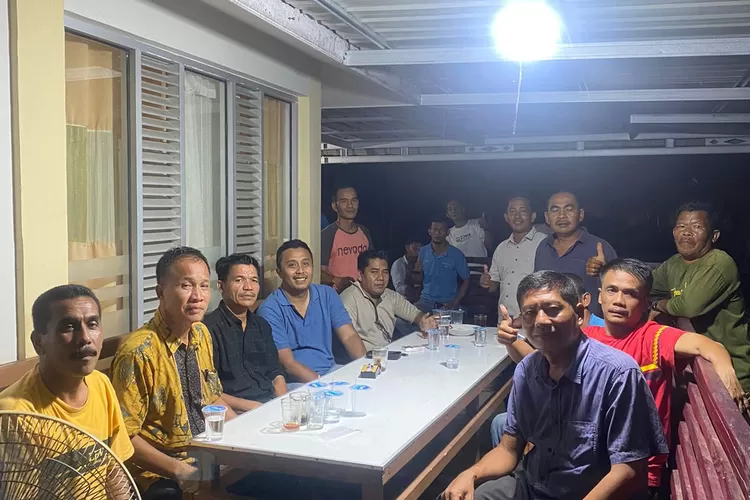 Bakal calon legislatif Partai Gerindra, Vasco Ruseimy memanfaatkan momen pulang kampungnya untuk berdiskusi dengan beberapa Walinagari di Pesisir Selatan, Sumatera Barat.