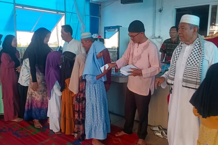 Edi Susanto merasa bersyukur masih bisa berbagi dengan dhuafa dan yatim  (Realitasonline.id/SS)