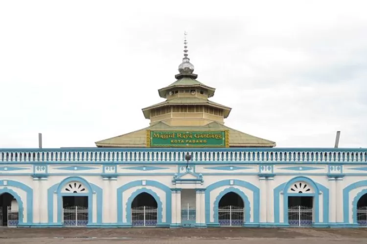 Mengenal Masjid Raya Ganting, Masjid Tertua di Kota Padang/Backpackerjakarta.com