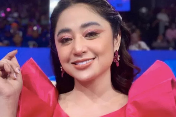 Dewi Perssik vs Saipul Jamil. Foto/Instagram (Foto/Instagram)