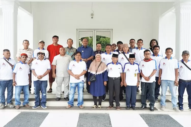 Syah Afandin ditengah-tengah BABKI dan kade kade Bang Ondim saat audiensi (Realitasonline.id/AA)