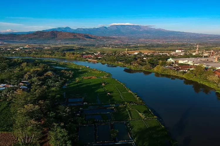 pemandangan Gunung Wilis yang bergitu indah hingga membuat takjub (kokotrisilo keindahan gunung wilis)