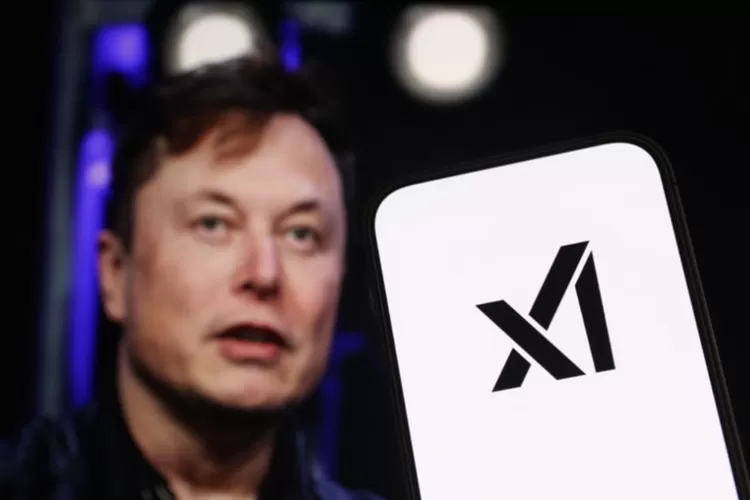 Elon Musk dan Logo X.  (dok. AOL)