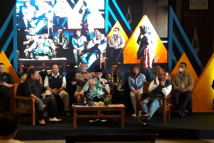 Menparekraf, Sandiaga Salahuddin Uno memberikan sambutan dalam Workshop Peningkatan Inovasi dan Kewirausahaan KaTa Kreatif) Indonesia di Balaikota Depok, Sabtu (22/7). (Gerard/Radar Depok)