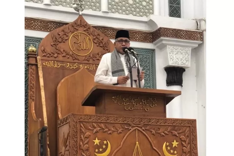 Nova Iriansyah saat peringatan Isra' Mi'raj Nabi Muhammad di Masjid Raya Baiturrahman Banda Aceh  (Instagram @novairiansyah)