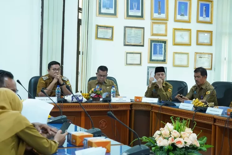 Pemkab Tanah Datar mempercepat pengentasan kemiskinan ekstrem sesuai instruksi Presiden pada tahun 2024 menjadi 0 persen.