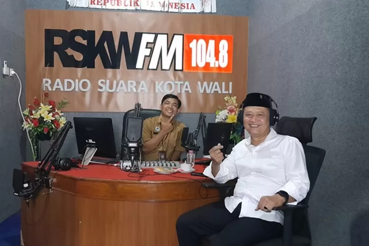 Talkshow Ketua DPRD Demak Fahrudin Bisri Slamet (FBS) di Studio Radio Suara Kota Wali (RSKW) 104.8 FM. (istimewa)