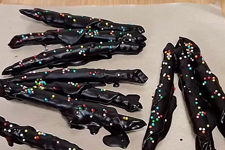 Ide jualan receh modal kulit pangsit dan cokelat leleh (Tangkapan layar TikTok @alamaknur)