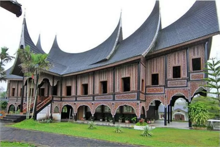 Atap Bagonjong dari Rumah Gadang Minang (kanalwisata.com)