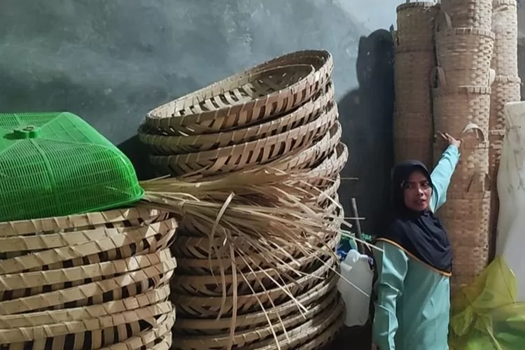 Melihat kampung anyaman bambu di Kampung Dalasem, Desa Rejosari, Kecamatan Karangtengah, Demak, Senin 24 Juli 2023.  () (ivo)