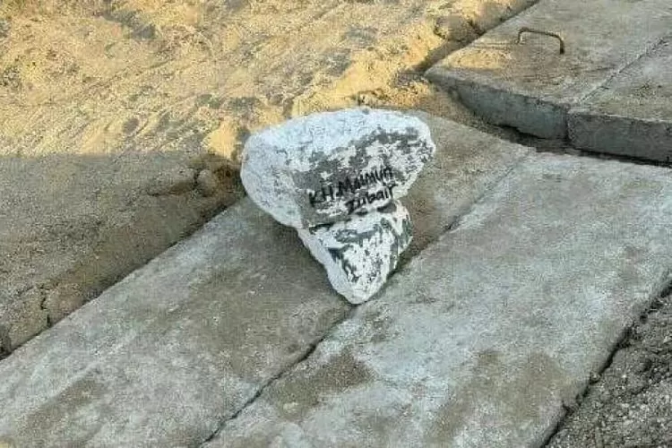 Ilustrasi Makam Dibongkar 