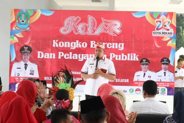 Plt Wali Kota Bekasi Tri Adhianto dalam acara KOBAR dan Pelayanan Publik (Pemkot Bekasi)