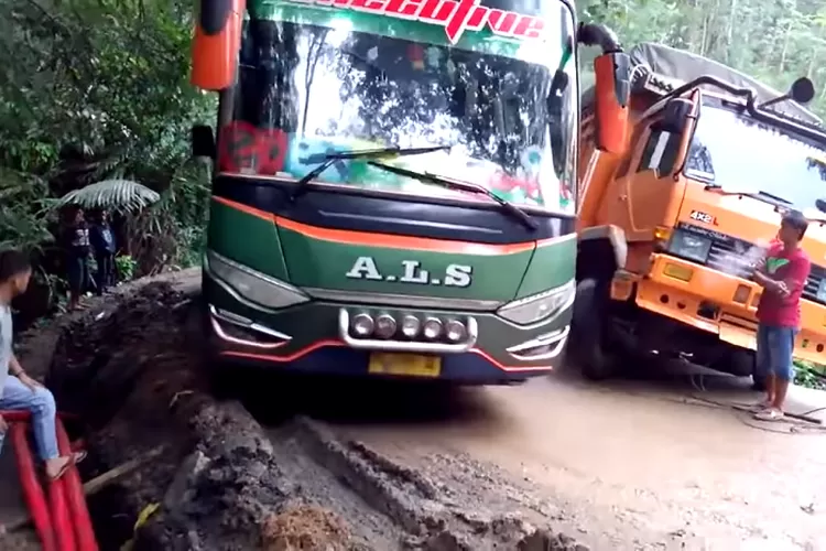 Perbedaan antara bus Sumatera dan bus Jawa (YouTube Taufiq RS)