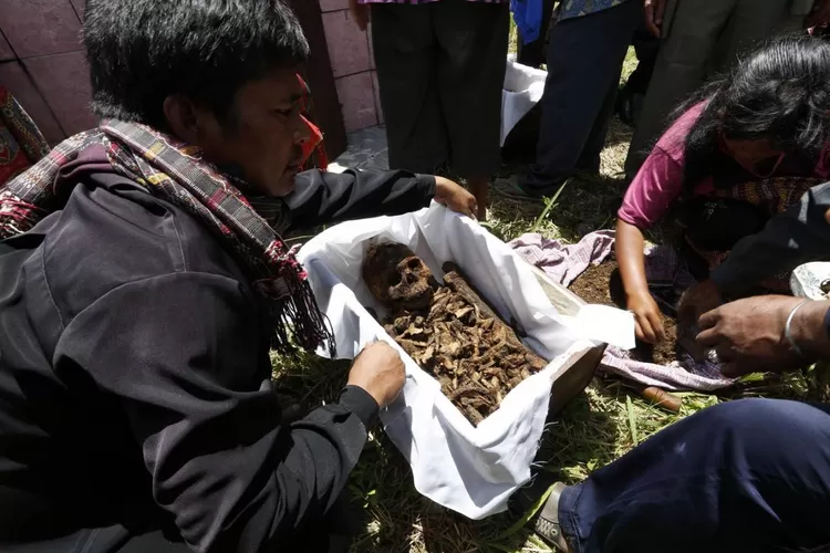 Inilah 4 Kebiasaan Suku Batak yang Jarang Diketahui Banyak Orang, Ada Ritual Mengambil Tulang Belulang Leluhur/ Dimensi Indonesia