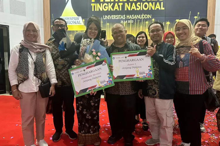 Volika Sinci Sari, mahasiswa dari program studi Komunikasi Digital dan Media Sekolah Vokasi IPB meraih gelar juara 1 terbaik dalam ajang Pemilihan Mahasiswa Berprestasi (Pilmapres) tingkat nasional.